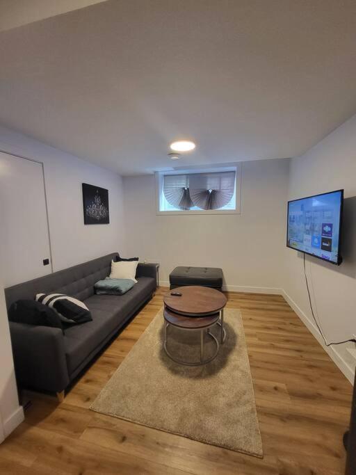 אדמונטון Pebbles' Cozy 2Bed Basement Suite - Near Downtown מראה חיצוני תמונה