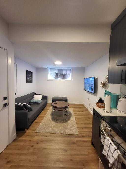 אדמונטון Pebbles' Cozy 2Bed Basement Suite - Near Downtown מראה חיצוני תמונה